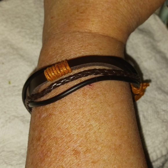 Handmade Leather Unisex Bracelet - Picture 2 of 4